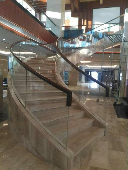 弧形玻璃扶手楼梯